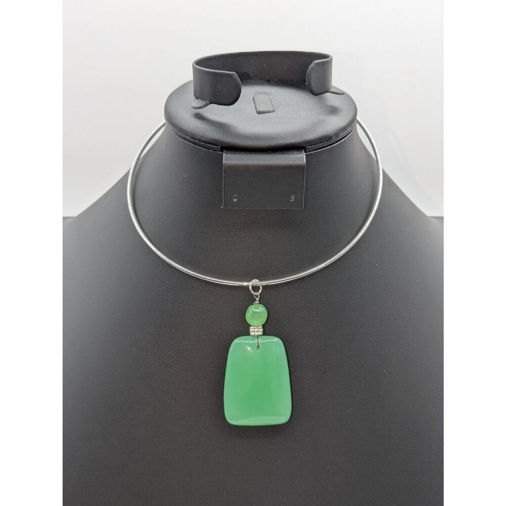 Vintage Silver Tone Wire Hook Clasp W/ Green Glass Pendant Choker Necklace